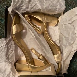 Naturalizer, Vera Gold strap block heels size 8.5 BRAND NEW in box